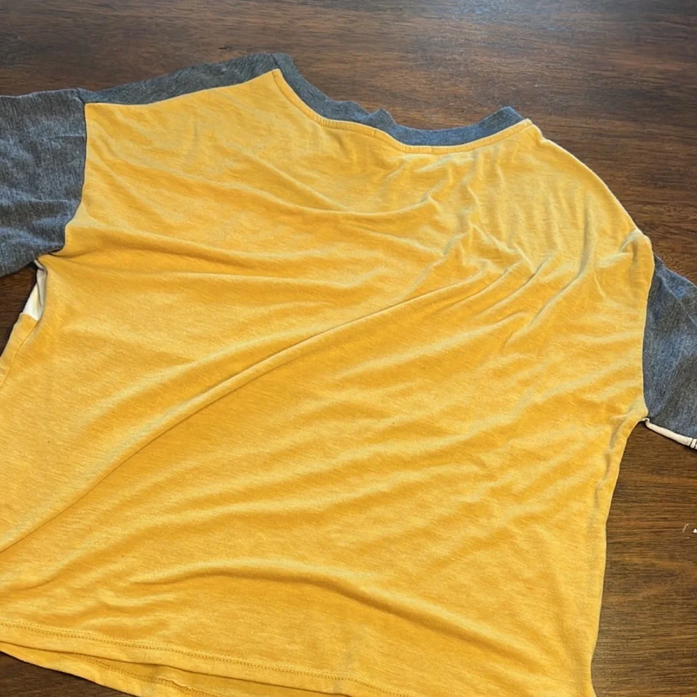 Color block tee - Picture 3 of 5